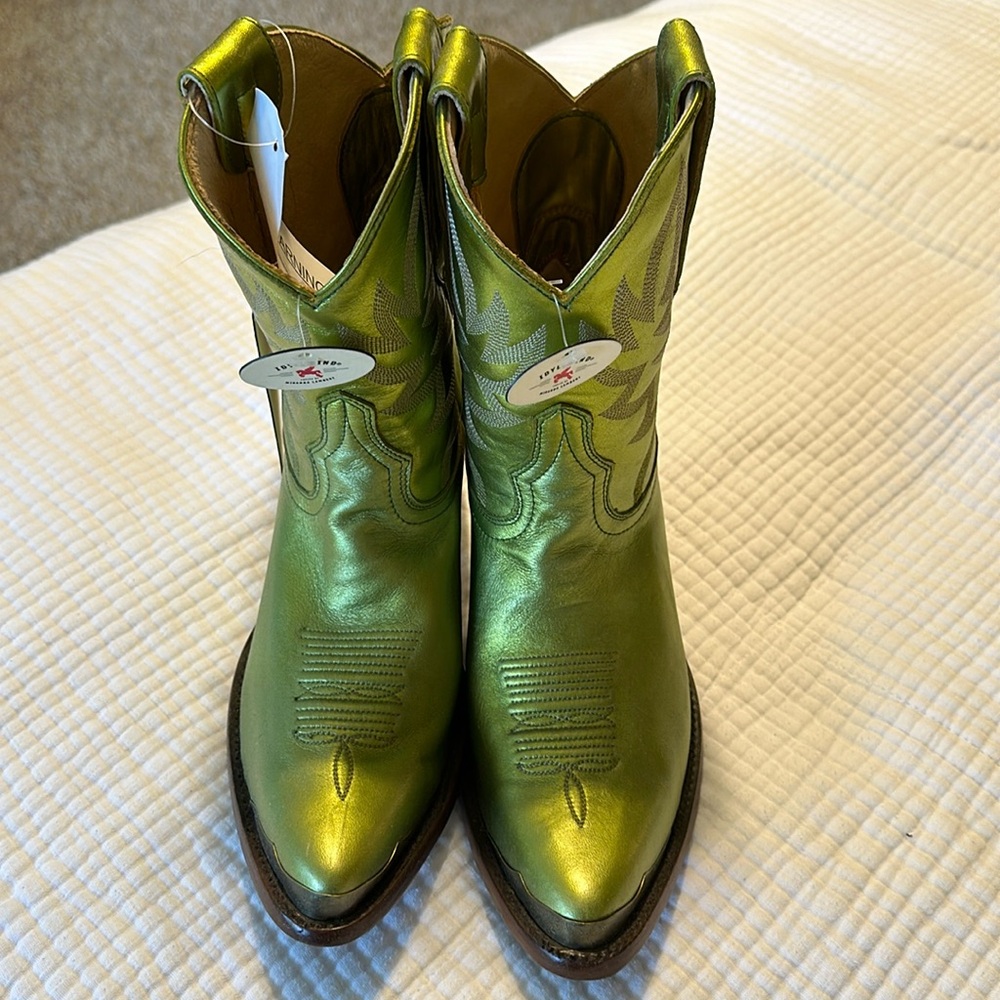 Brand new idyllwind by Miranda Lambert metallic green cowgirl booties!